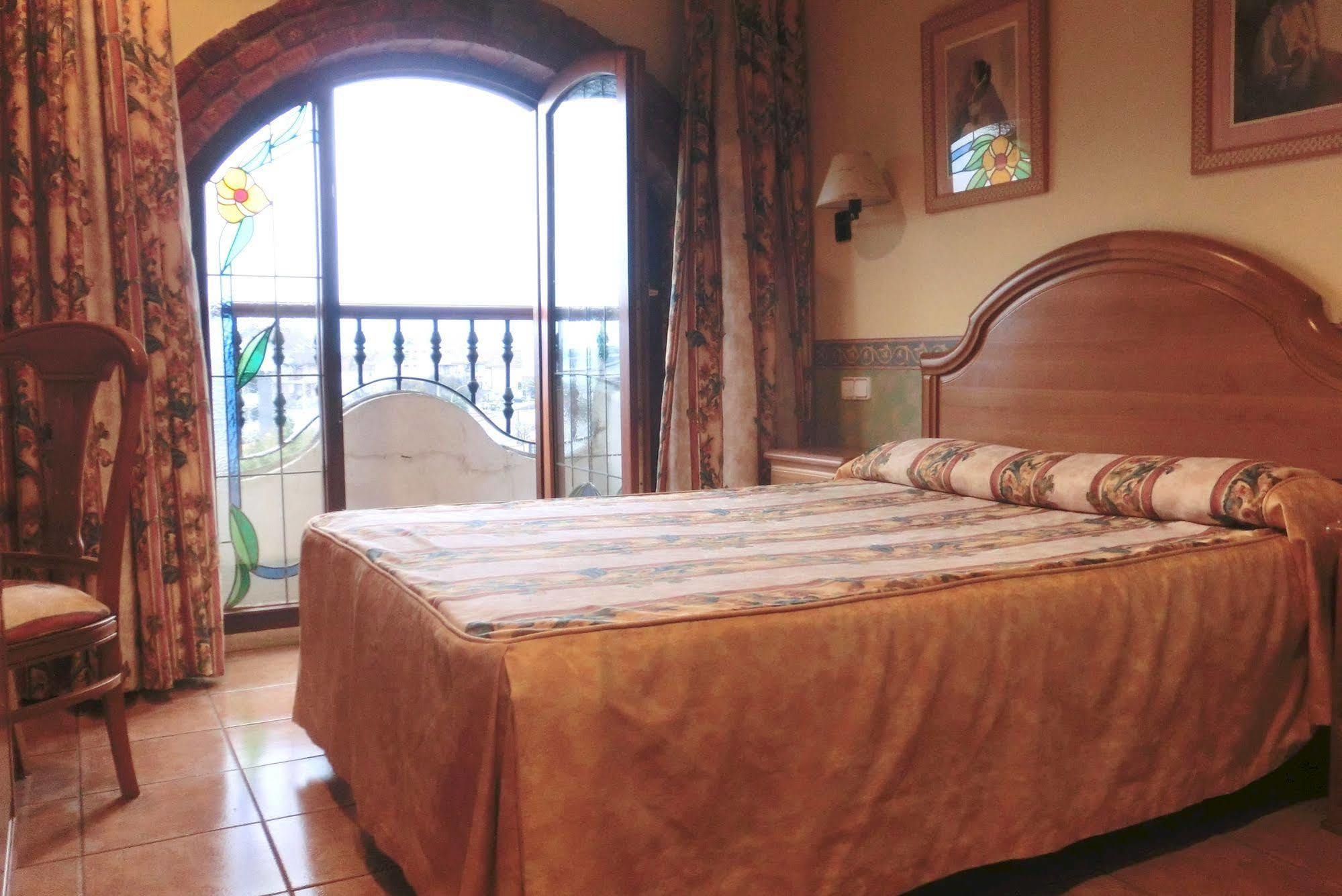 Hotel Las Ruedas Laredo Esterno foto