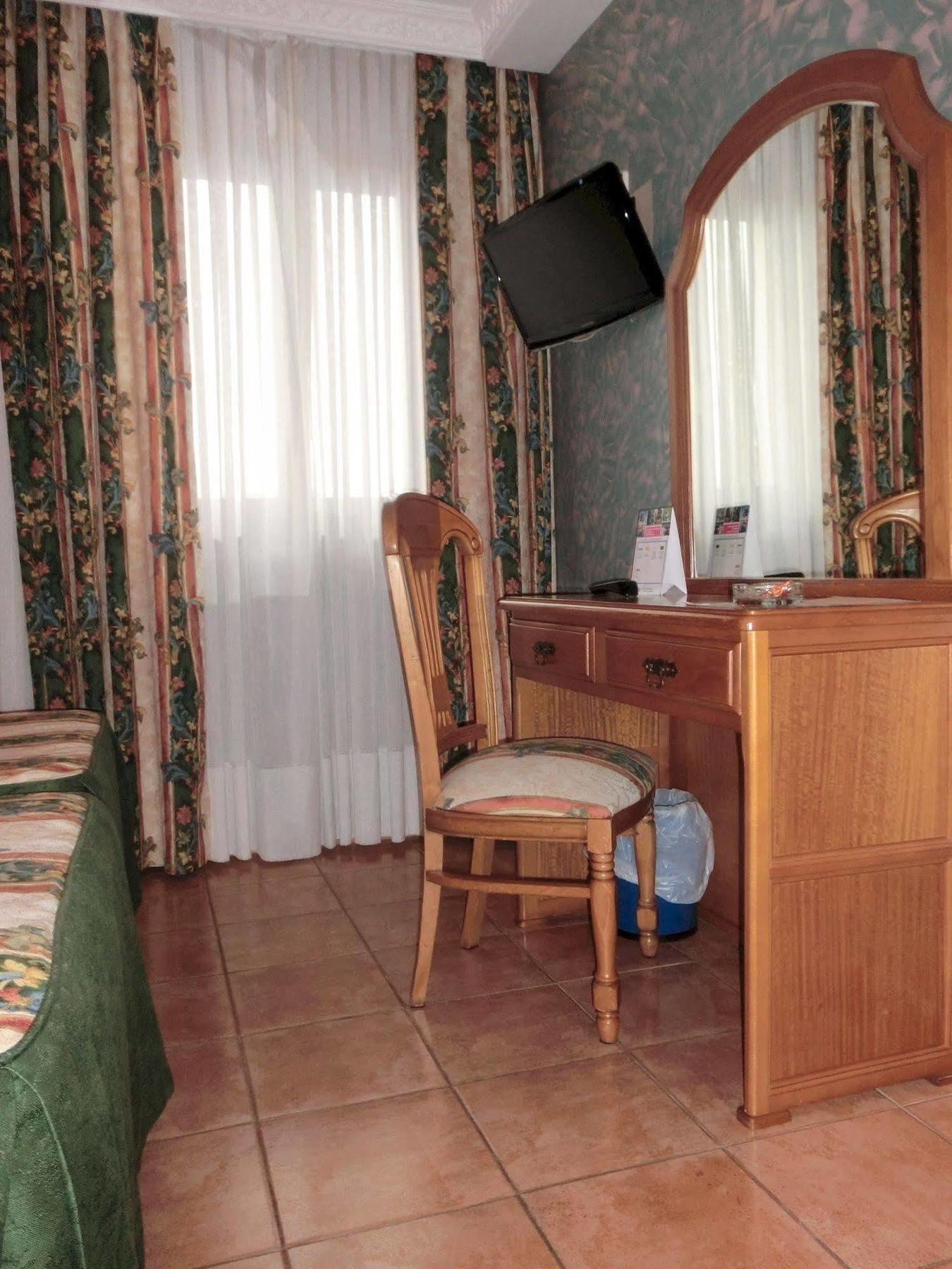 Hotel Las Ruedas Laredo Esterno foto