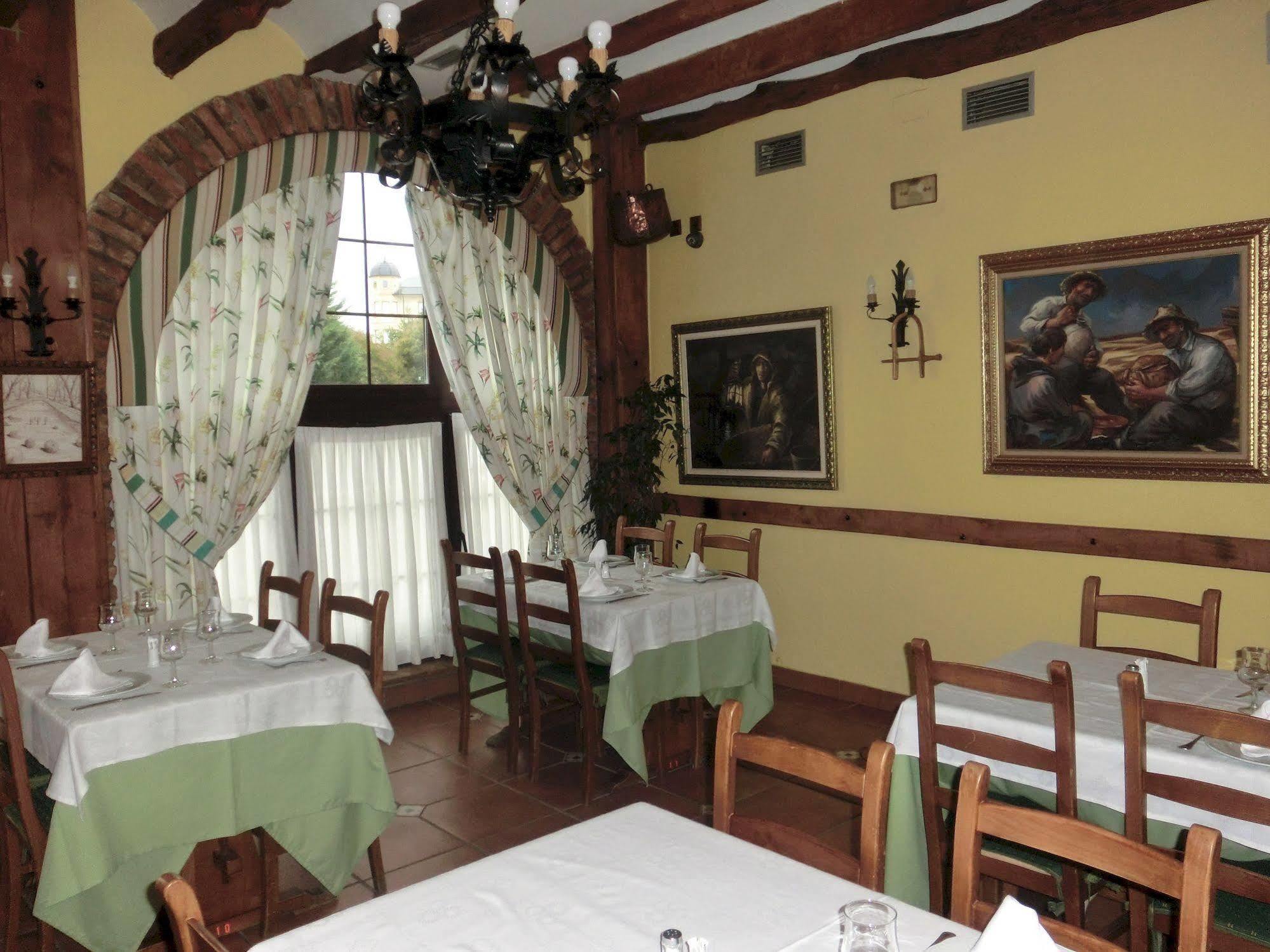 Hotel Las Ruedas Laredo Esterno foto