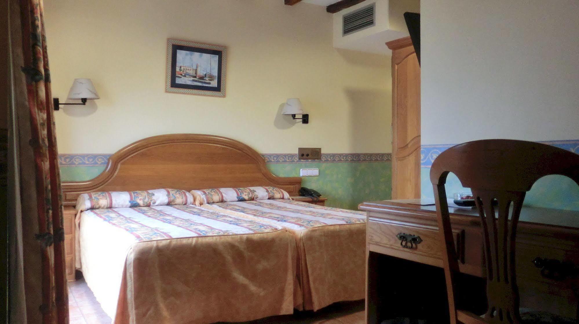 Hotel Las Ruedas Laredo Esterno foto